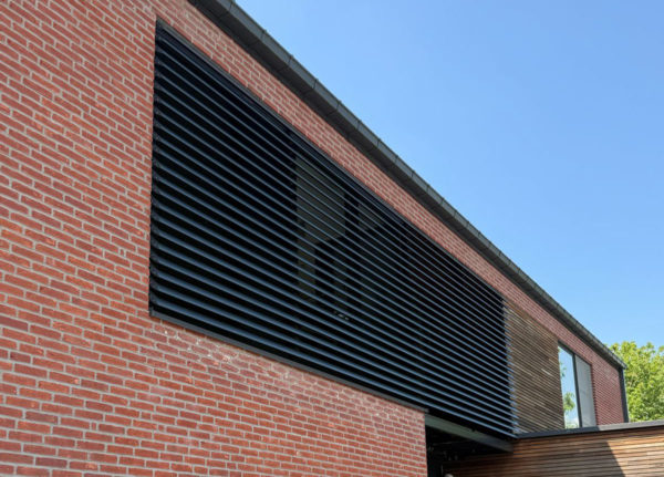 Protection solaire architecturale Renson Sunclips®